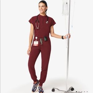 NWT FIGS Zamora Joggers Scrub Pants in Burgundy